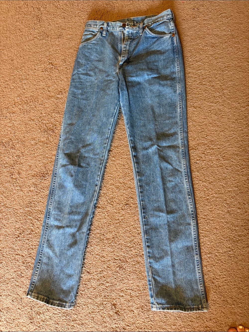 Wrangler Women's Classic Medium Blue Straight Leg Jeans